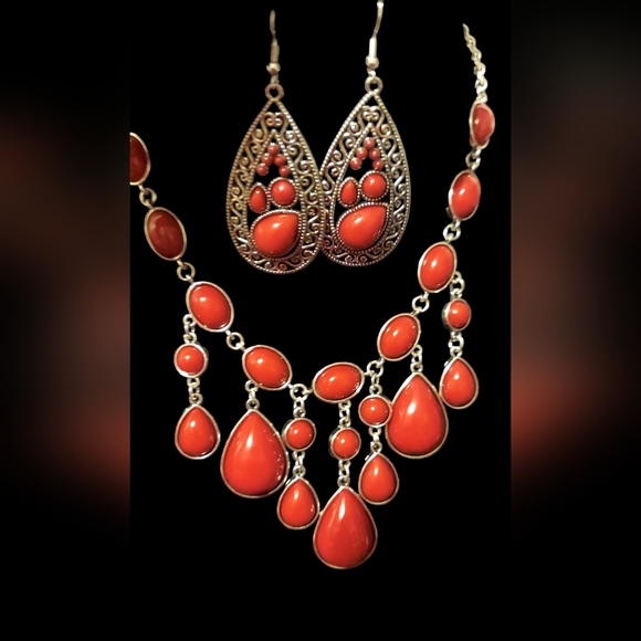 Jewelry - Picture 2 of 3